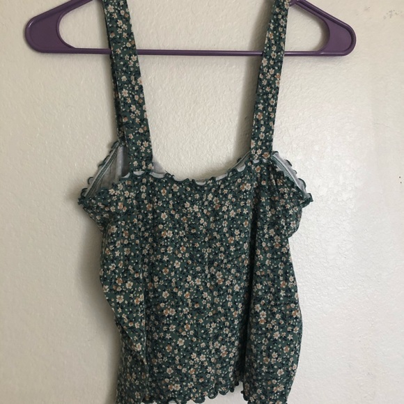 SOLD💕American eagle floral lettuce tank top - Picture 4 of 4